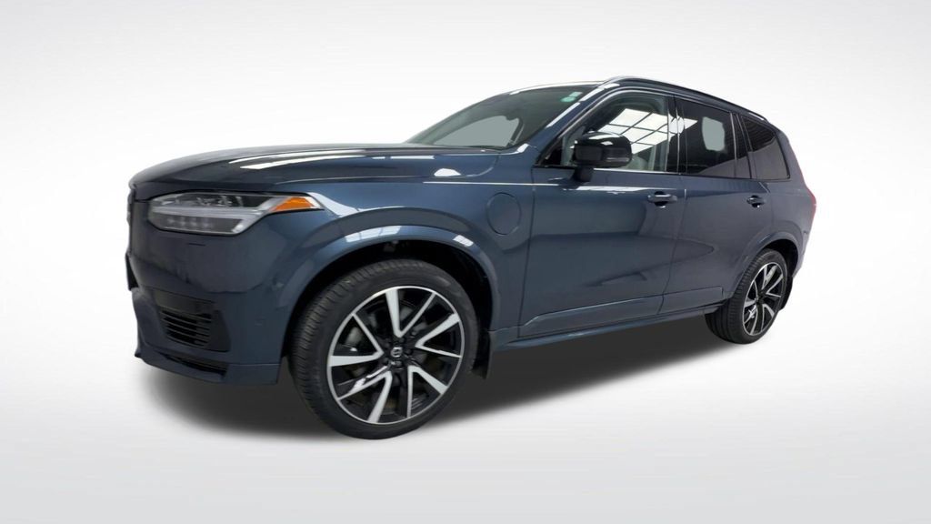 Used 2023 Volvo XC90 T8 Ultimate w/ Protection Package Premier AWD/4WD image 4