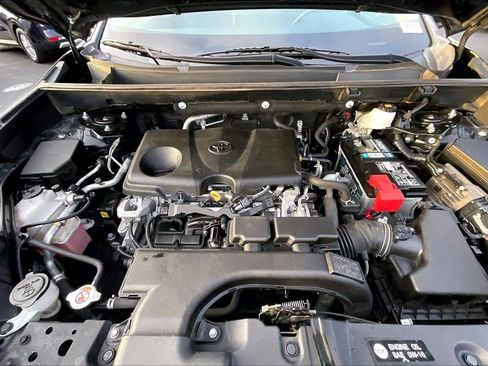 Used 2021 Toyota RAV4 XLE image 10