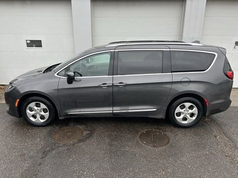 Certified 2017 Chrysler Pacifica Touring-L Plus image 3