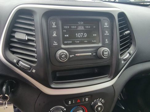 Used 2018 Jeep Cherokee Latitude AWD/4WD image 20