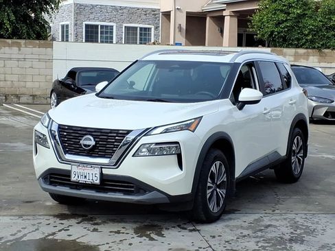 Used 2023 Nissan Rogue SV w/ SV Premium B Package FWD image 3