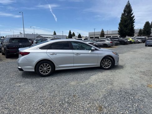 Used 2018 Hyundai Sonata SE FWD image 3