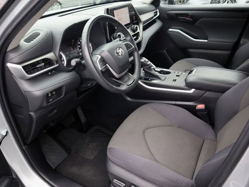 Used 2023 Toyota Highlander L image 14