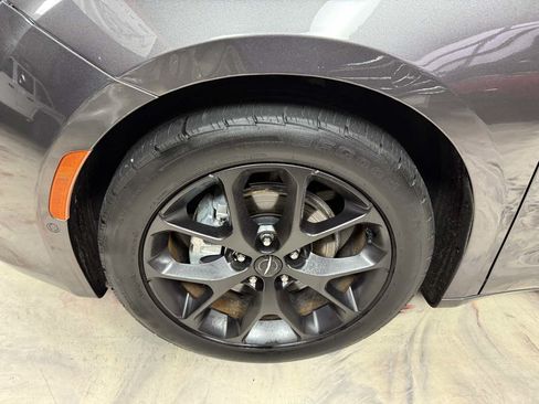 Used 2019 Chrysler Pacifica Touring-L Plus w/ Advanced Safetytec Group FWD image 41