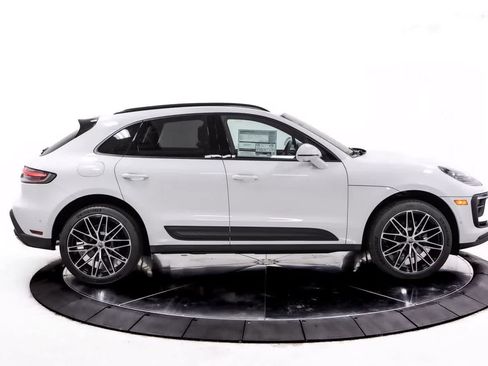 Certified 2025 Porsche Macan image 8
