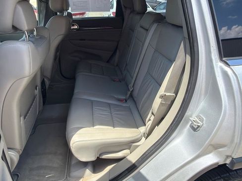 Used 2011 Jeep Grand Cherokee Laredo AWD/4WD image 12
