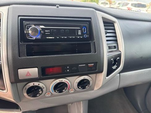 Used 2006 Toyota Tacoma PreRunner RWD image 9