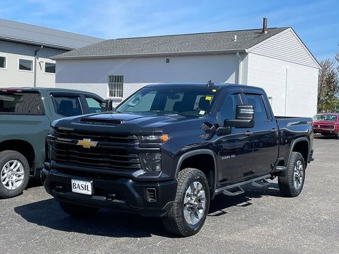 Used 2024 Chevrolet Silverado 2500 Custom w/ Custom Convenience Package AWD/4WD image 8
