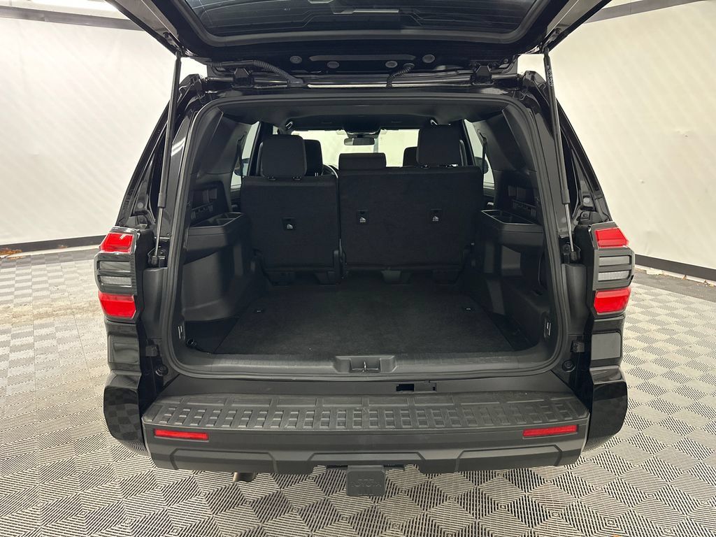 Used 2025 Toyota 4Runner SR5 AWD/4WD image 18