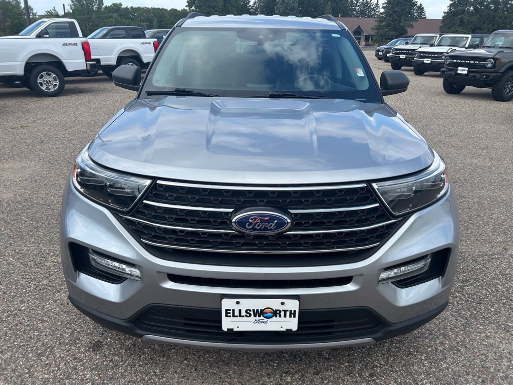 Used 2021 Ford Explorer XLT w/ Equipment Group 202A AWD/4WD image 2