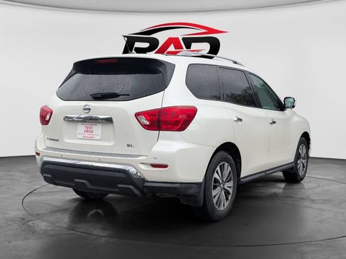 Used 2017 Nissan Pathfinder SL FWD image 3