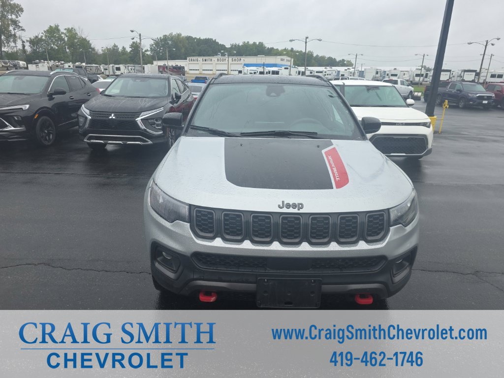 Used 2025 Jeep Compass Trailhawk AWD/4WD image 9