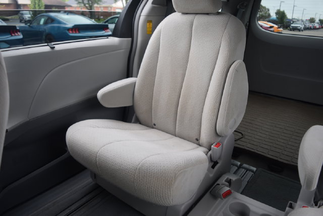 Used 2014 Toyota Sienna LE FWD image 14