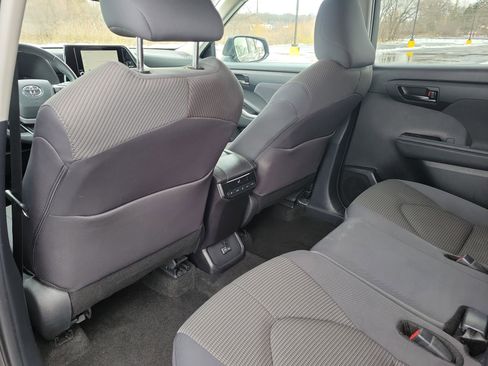 Used 2024 Toyota Highlander LE image 13