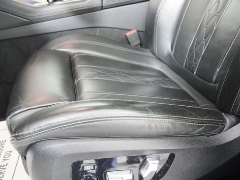 Used 2022 BMW X6 xDrive40i w/ M Sport Package image 10