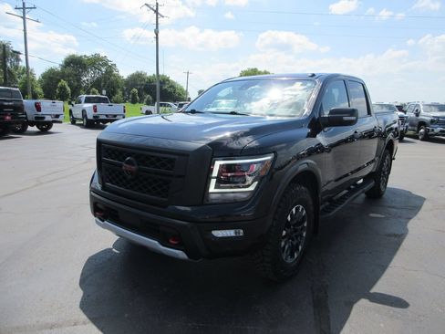 Used 2021 Nissan Titan PRO-4X w/ Pro-4x Convenience Package AWD/4WD image 12