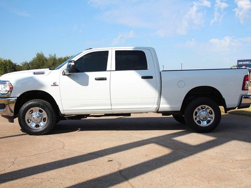 Used 2024 RAM 2500 Tradesman w/ Chrome Appearance Group AWD/4WD image 6