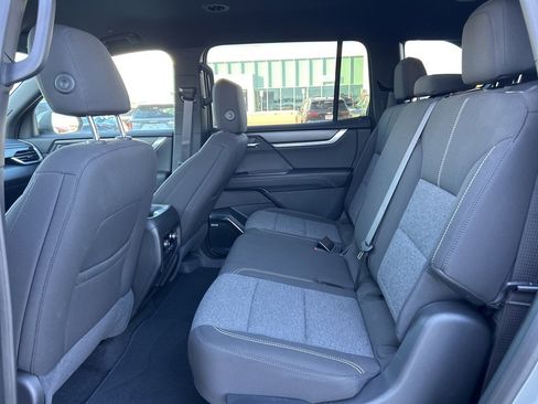 Used 2025 GMC Acadia Elevation image 12