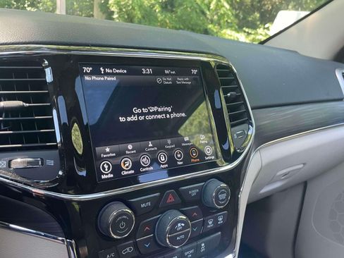 Used 2021 Jeep Grand Cherokee Limited AWD/4WD image 28