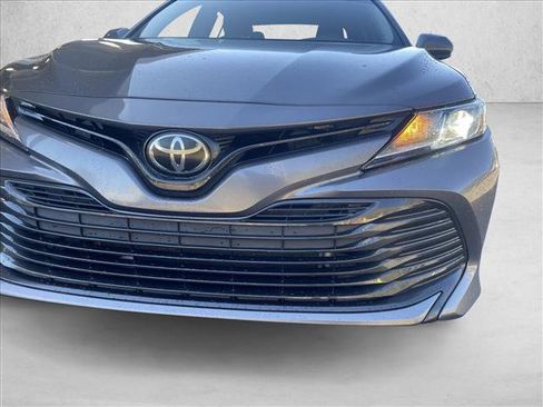 Used 2019 Toyota Camry LE image 9