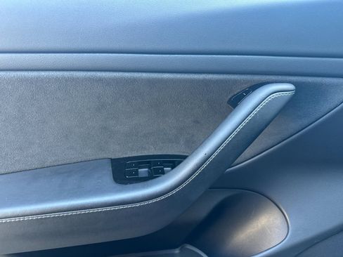 Used 2018 Tesla Model 3 Long Range image 11