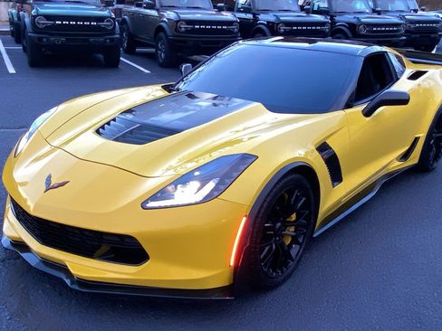 Used 2017 Chevrolet Corvette Z06 w/ Z07 Performance Package image 3