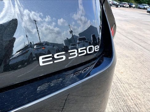 New 2026 Lexus ES 350e FWD image 15