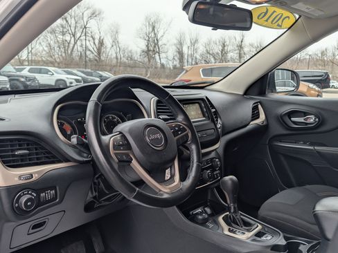 Used 2016 Jeep Cherokee Latitude w/ Safety/Convenience Group image 19
