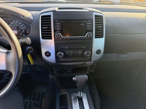 Used 2017 Nissan Frontier SV image 9