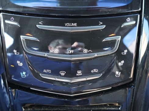 Used 2019 Cadillac Escalade ESV Platinum AWD/4WD image 16