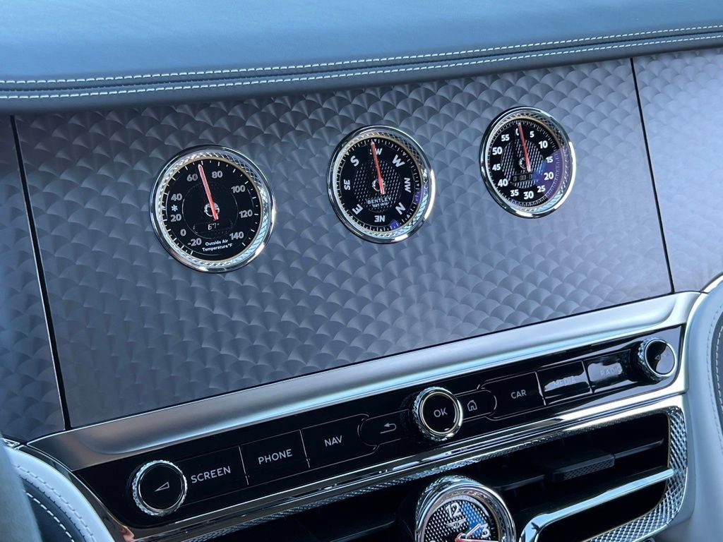 Certified 2025 Bentley Flying Spur Plug-In Hybrid w/ First Edition Specification AWD/4WD image 31