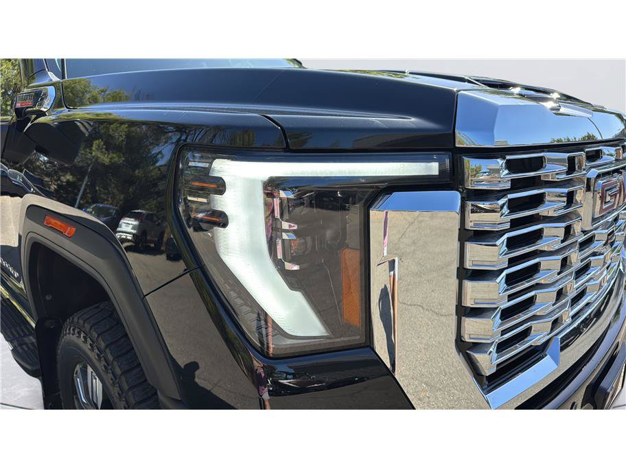 Used 2024 GMC Sierra 2500 Denali w/ Technology Package AWD/4WD image 9