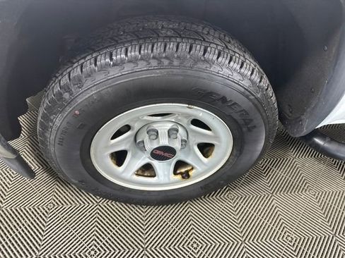 Used 2015 GMC Sierra 1500 2WD Regular Cab image 10