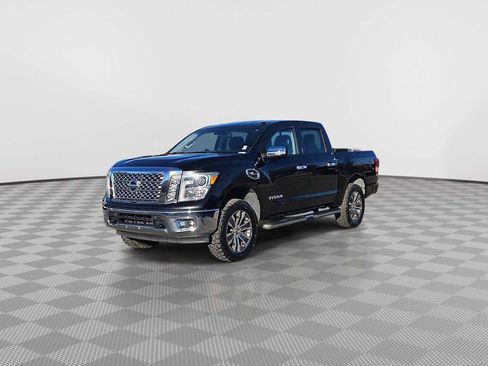 Used 2017 Nissan Titan SL image 4