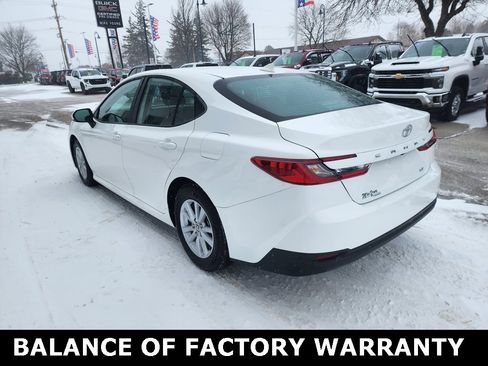 Used 2025 Toyota Camry SE image 7