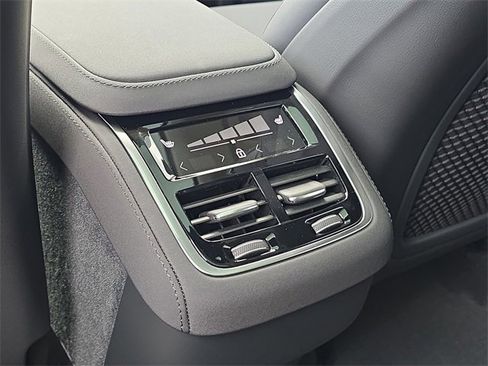 New 2026 Volvo XC90 B6 Plus w/ Protection Package Premier image 30