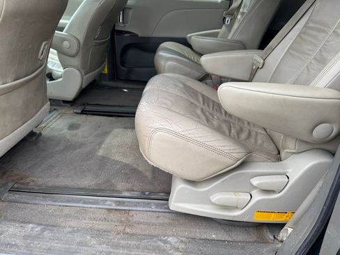 Used 2014 Toyota Sienna XLE FWD image 8