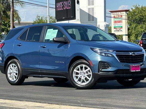 Used 2024 Chevrolet Equinox LS w/ LS Convenience Package FWD image 2