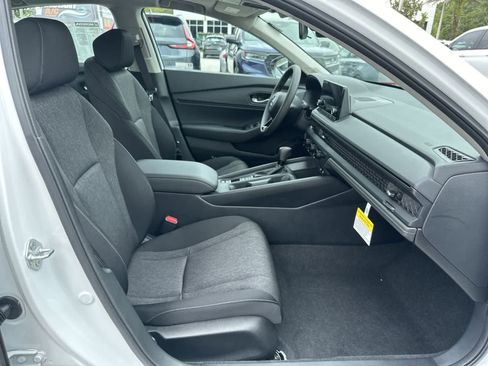 Used 2025 Honda Accord SE image 17