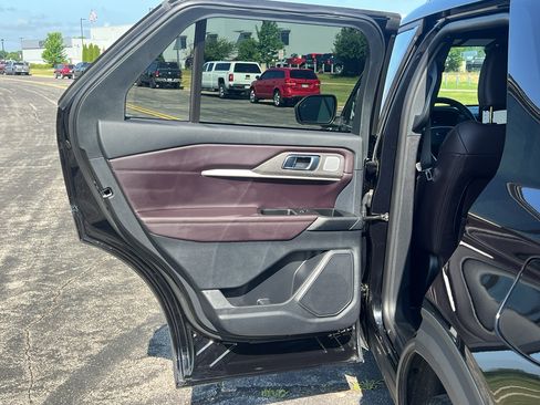Used 2026 Ford Explorer Platinum AWD/4WD image 34