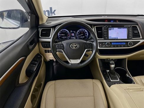 Used 2017 Toyota Highlander Limited image 28