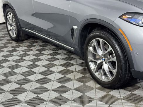 Used 2024 BMW X5 xDrive40i w/ Premium Package image 12