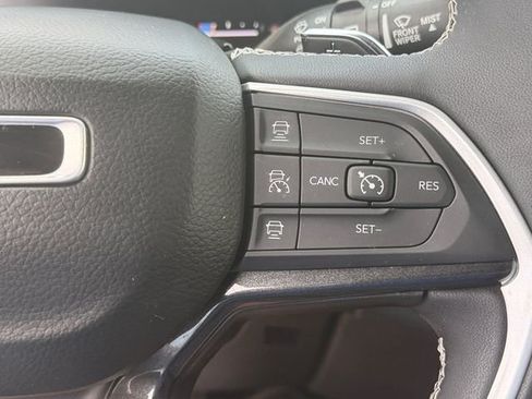 Used 2023 Jeep Grand Cherokee Altitude AWD/4WD image 20