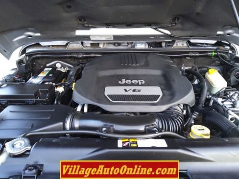 Used 2014 Jeep Wrangler Unlimited Rubicon w/ Connectivity Group image 33