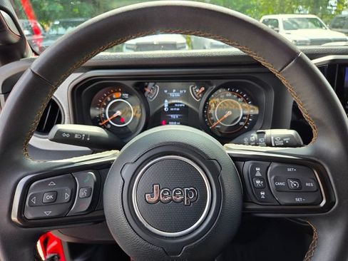 Used 2024 Jeep Wrangler Unlimited Sport AWD/4WD image 23