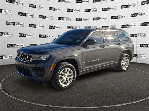 Certified 2025 Jeep Grand Cherokee Laredo X image 2