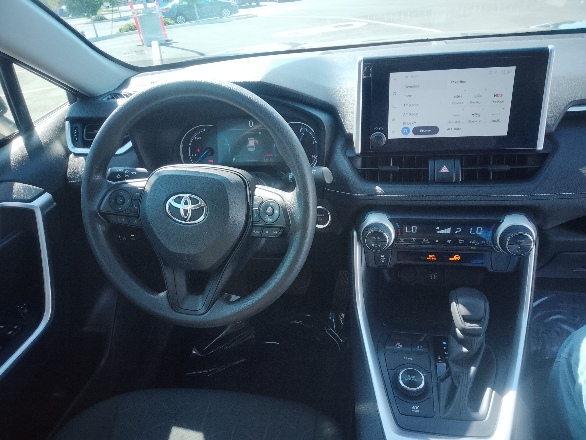 Used 2025 Toyota RAV4 XLE AWD/4WD image 14