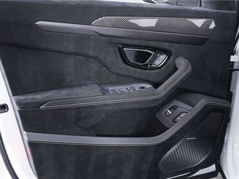 Used 2023 Lamborghini Urus Performante AWD/4WD image 35