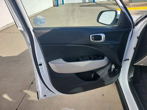 Used 2023 Hyundai Venue SEL w/ Cargo Package image 7