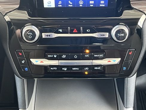 Used 2023 Ford Explorer Limited w/ Limited Technology Package AWD/4WD image 39